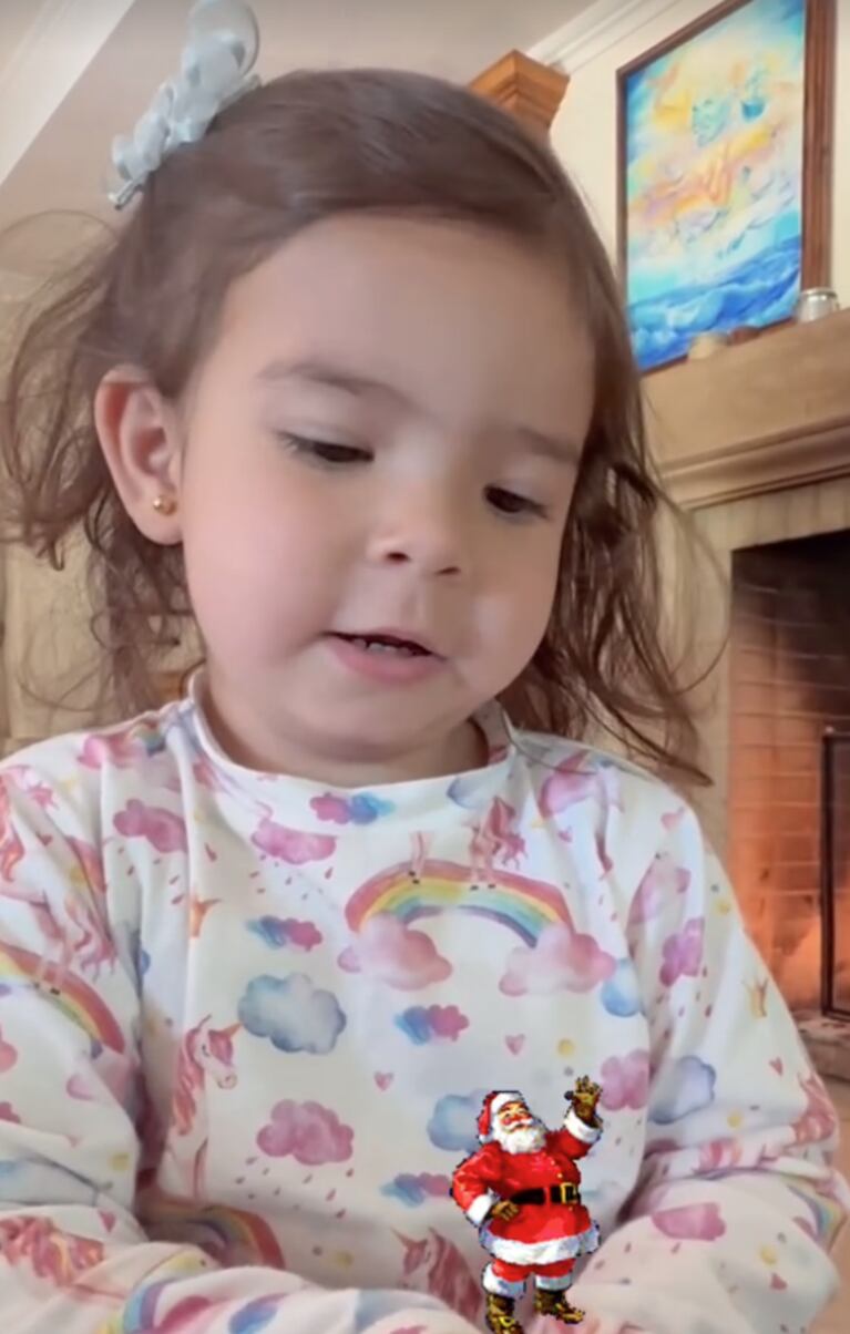 Sarah hizo su lista de regalos para Papá Noel.