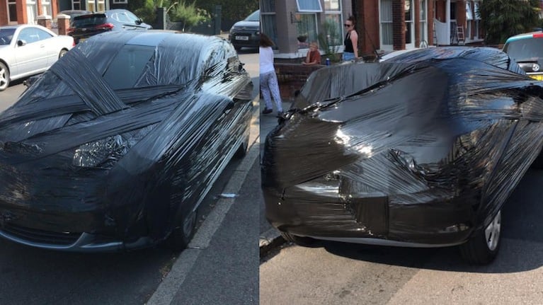 Se cansó de que le estacionen un auto en su garaje y se vengó