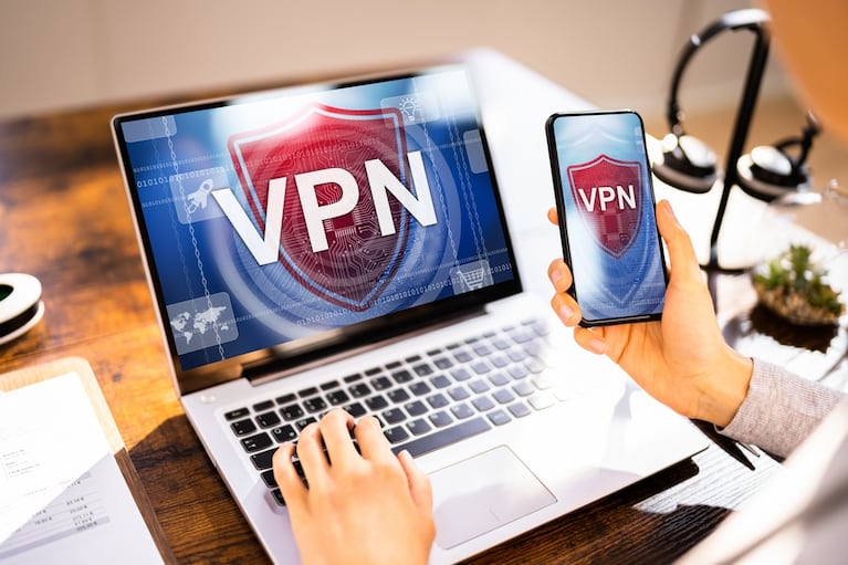 Se ha descubierto que una serie de aplicaciones gratuitas de redes privadas virtuales (VPN) disponibles en Google Play han convertido teléfonos inteligentes en proxies residenciales sin la autorización de sus dueños.

