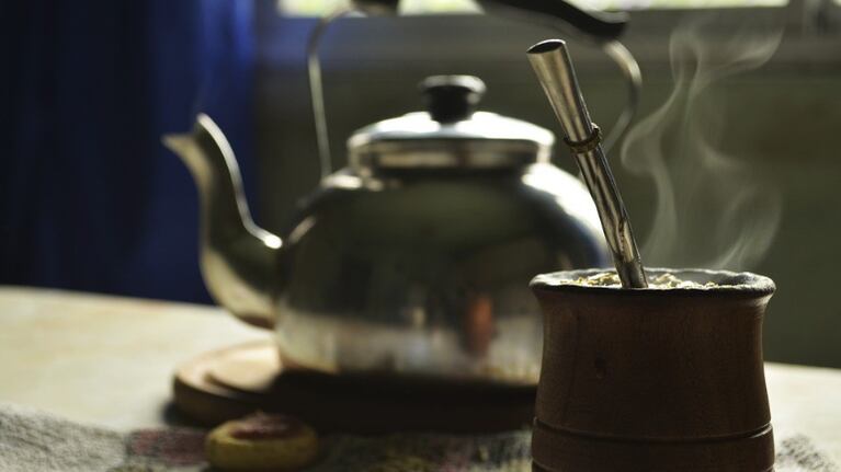 Se juntaron a tomar mate y originaron un brote de coronavirus.