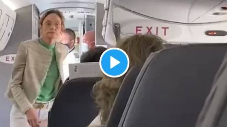 Se negó a usar barbijo en un vuelo y fue expulsada entre aplausos