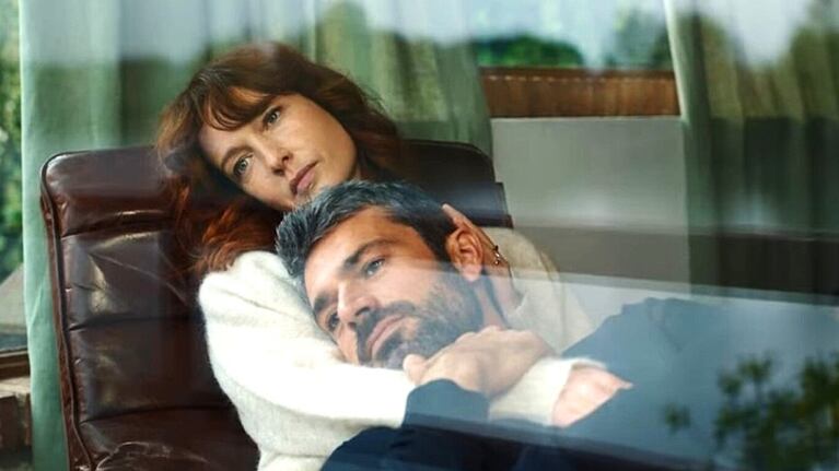 Se trata de un drama romántico mezclado con thriller, en el que una vida “ordenada” se desarma de golpe.