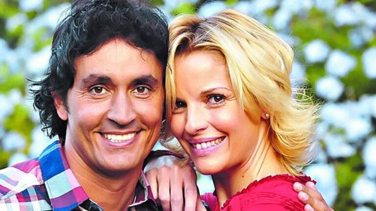 Se viene la nueva novela: el encuentro de Sebastián Estevanez y Carina Zampini. (Foto: diario Clarín)