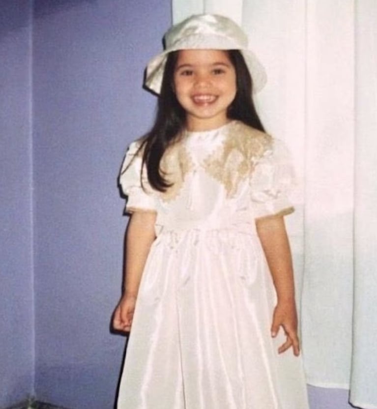 Se viralizaron cuatro fotos inéditas de Emilia cuando era chiquita.