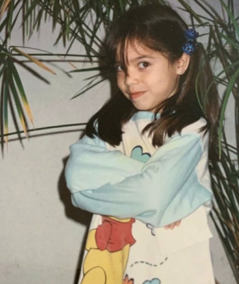 Se viralizaron cuatro fotos inéditas de Emilia cuando era chiquita.