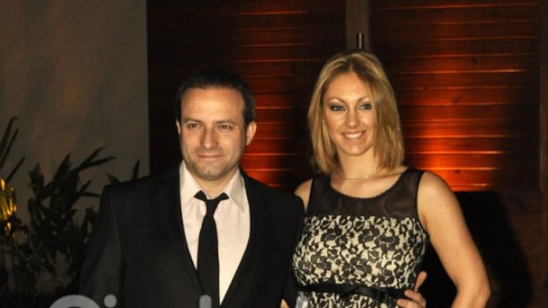 Sebastián Almada y su señora, presentes en el casamiento de Listorti. (Foto: Jennifer Rubio - Ciudad.com)