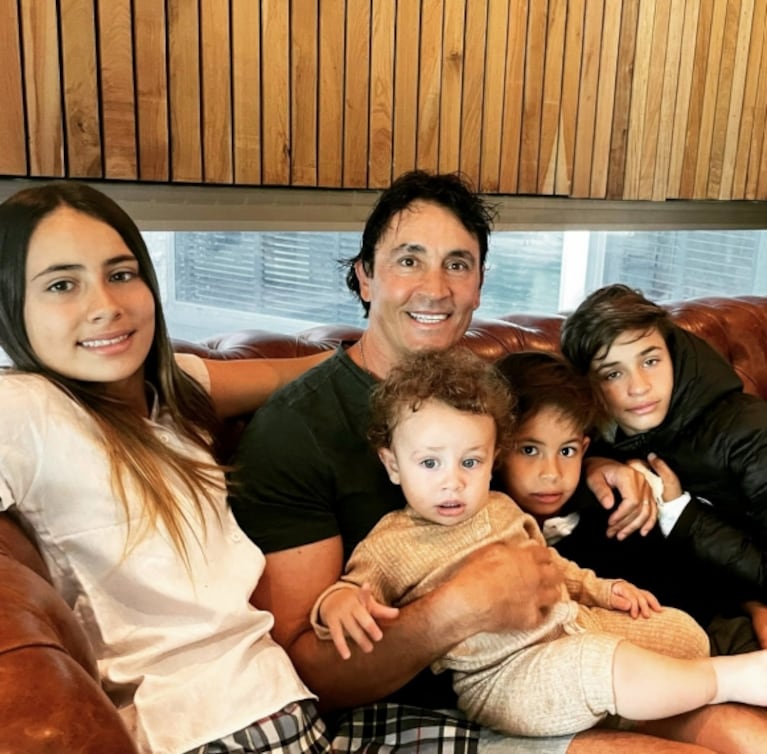 Sebastián Estevanez cumplió 52 años y compartió la foto más linda con sus hijos de festejo