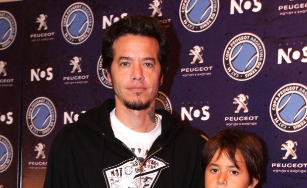 Sebastián Ortega con su hijo.