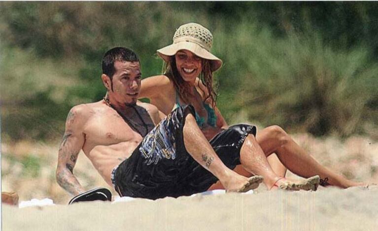 Sebastián Ortega e Ivana Figueiras enamorados en Punta del Este. (Foto: Caras)