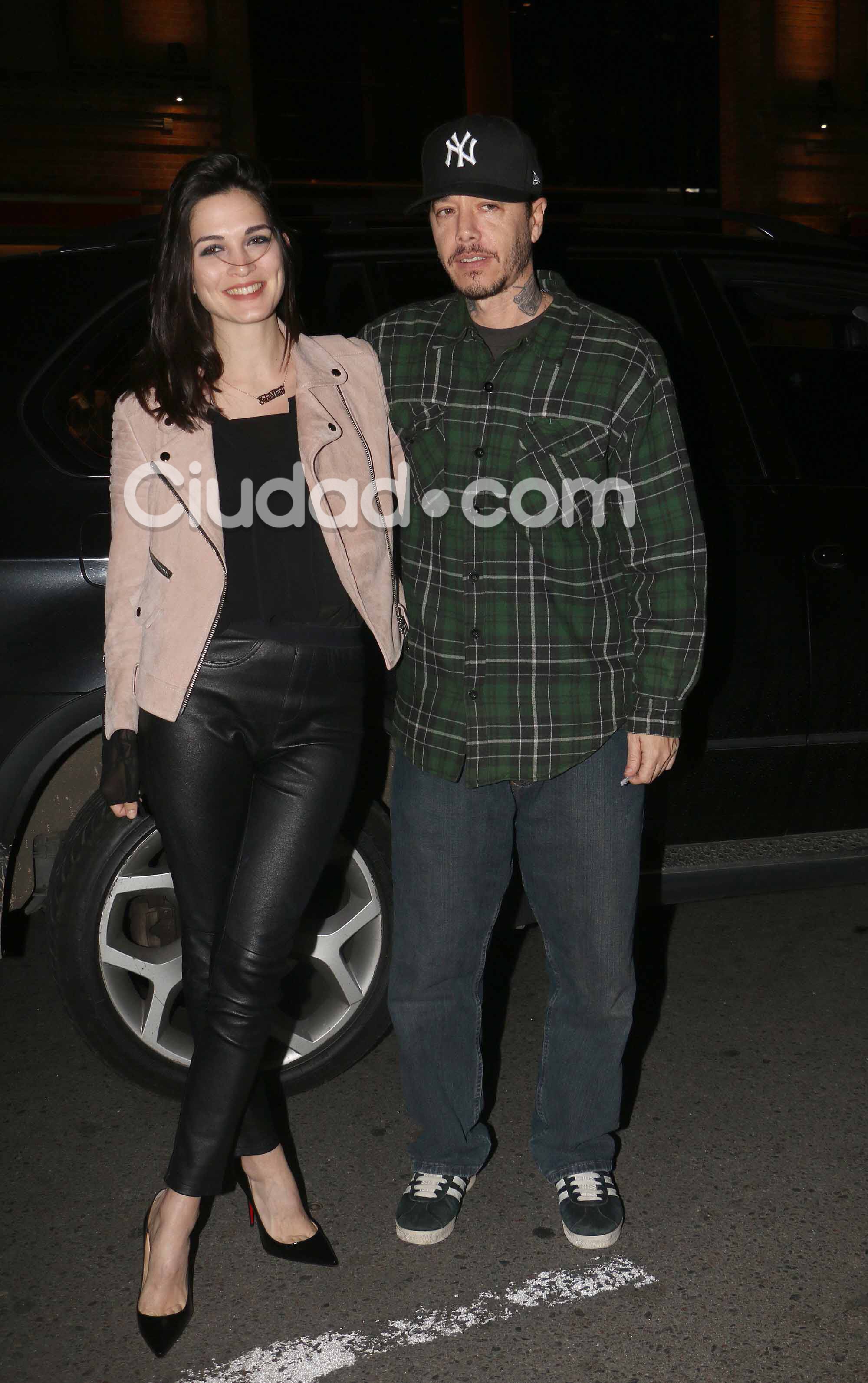 Sebastián Ortega y su novia Carla Moure, presentes. Foto: Movilpress.