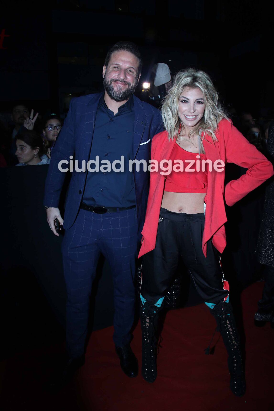 Sebastián Pelisch y Stefy Xipólitakis en la gala de Siddharta (Foto: Movilpress)