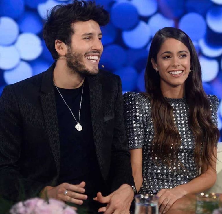 Sebastián Yatra y Tini Stoessel en el living de Susana Giménez.