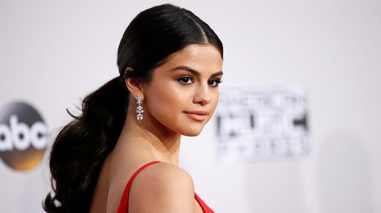 Selena Gómez protagoniza el homenaje a las mujeres de los Latin Grammy. Foto: Reuter.