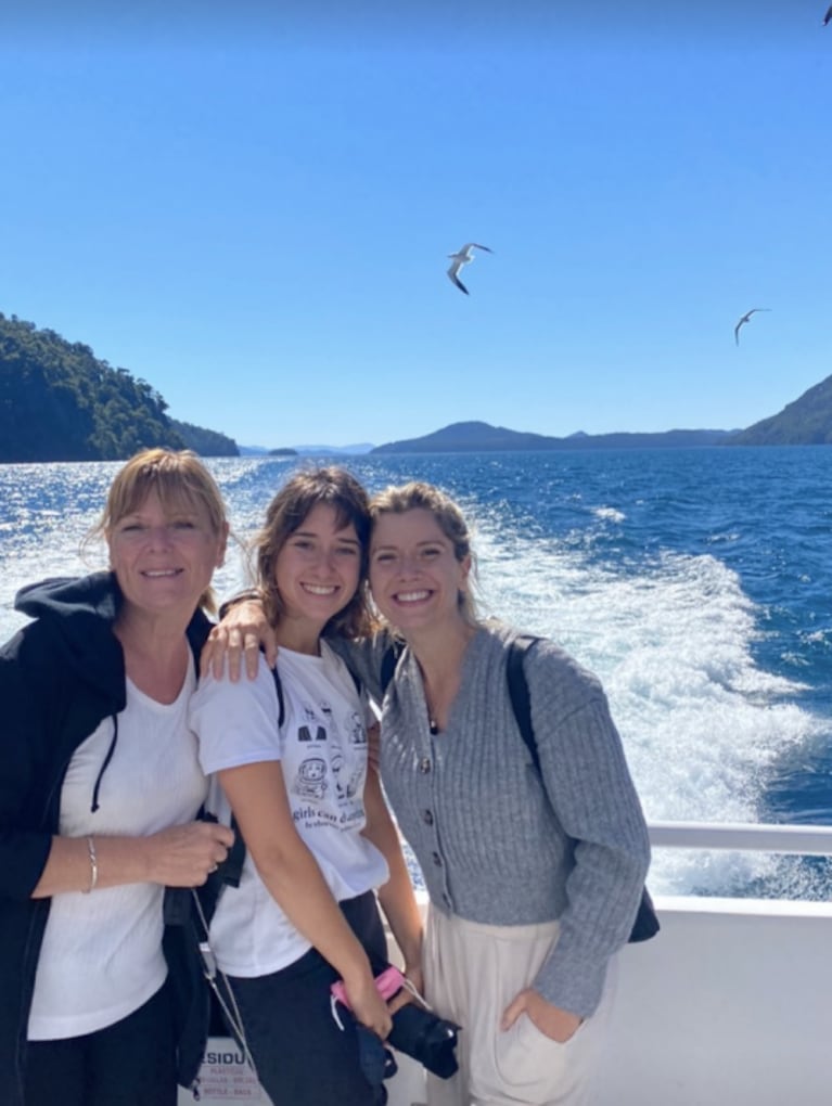 Separada de Nico Cabré, Laurita Fernández se fue de vacaciones a Bariloche con su mamá y su hermana