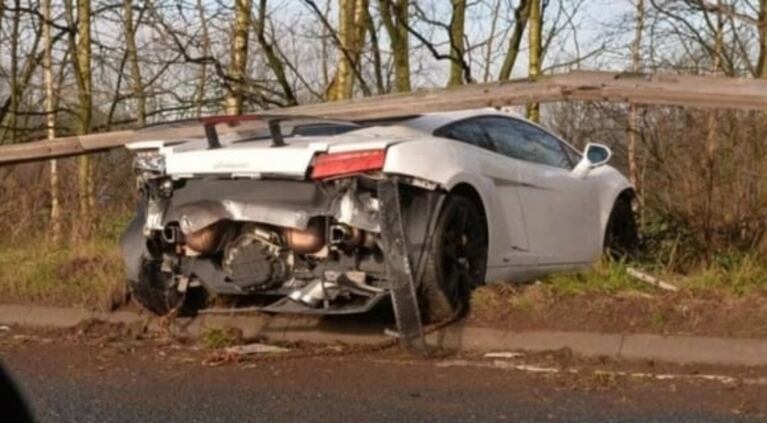 Sergio "Chiquito" Romero chocó con su auto en Inglaterra: impactantes imágenes del Lamborghini destrozado