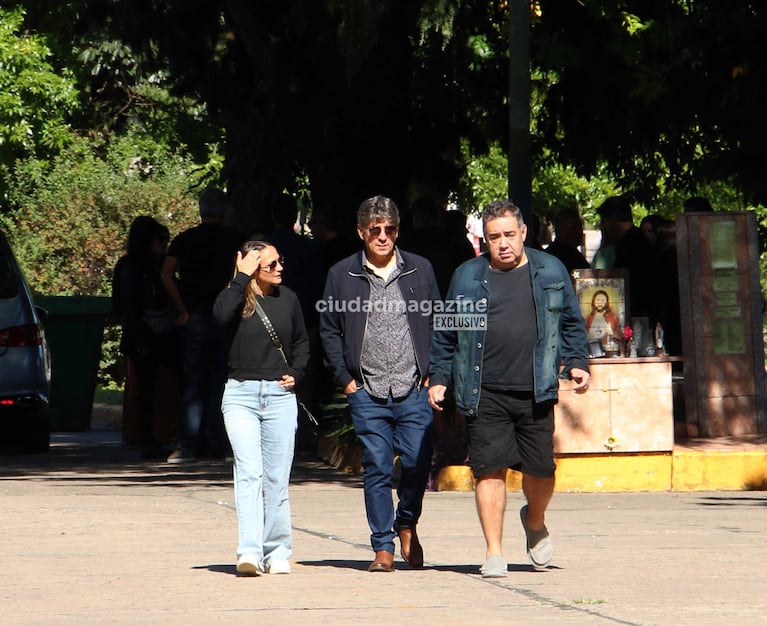 Sergio Gonal y Diego Perez en el entierro de Toti Ciliberto (Foto: Movilpress).