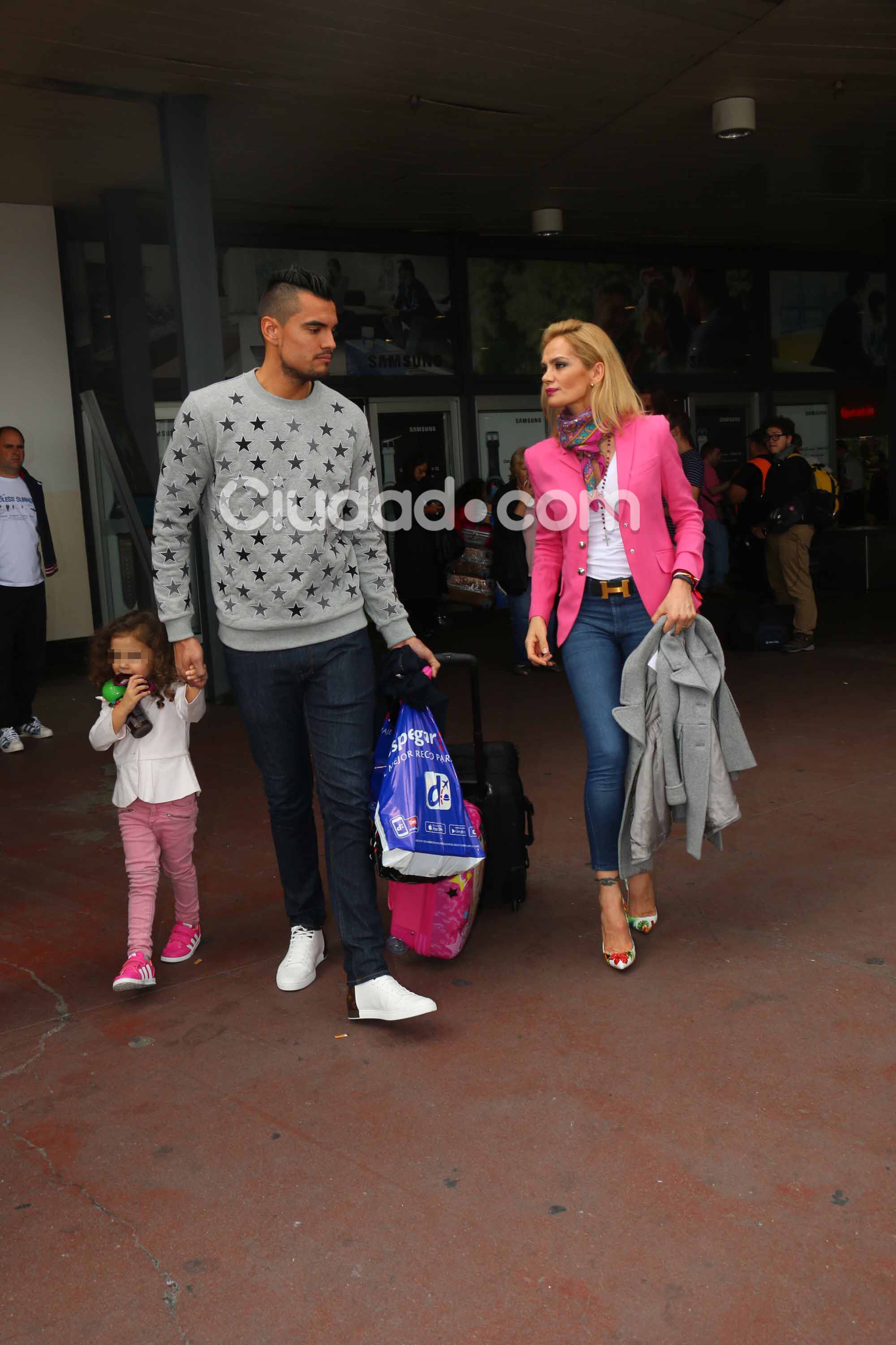 Sergio Romero con Eliana Guercio y Chloe. Foto: Movilpress-Ciudad.com.