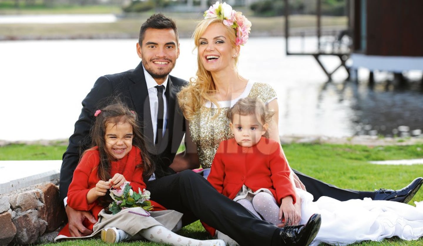 Sergio Romero y Eliana Guercio, enamorados y en familia. (Foto: revista Caras)