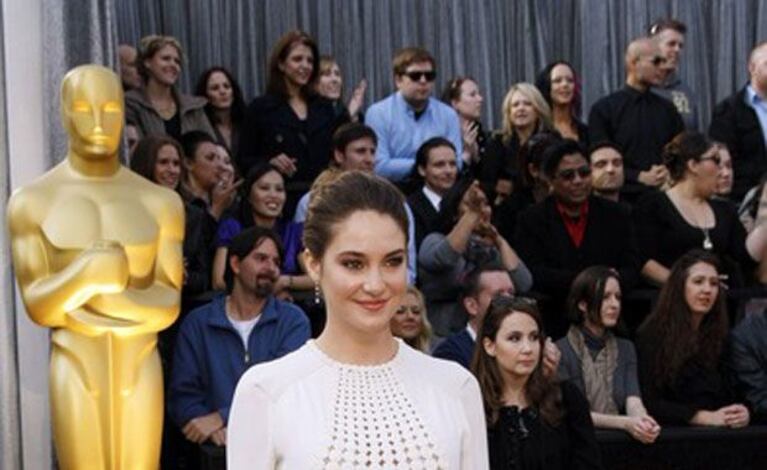 Shailene Woodley, demasiado recatada en Valentino(Foto: oscar.go.com).
