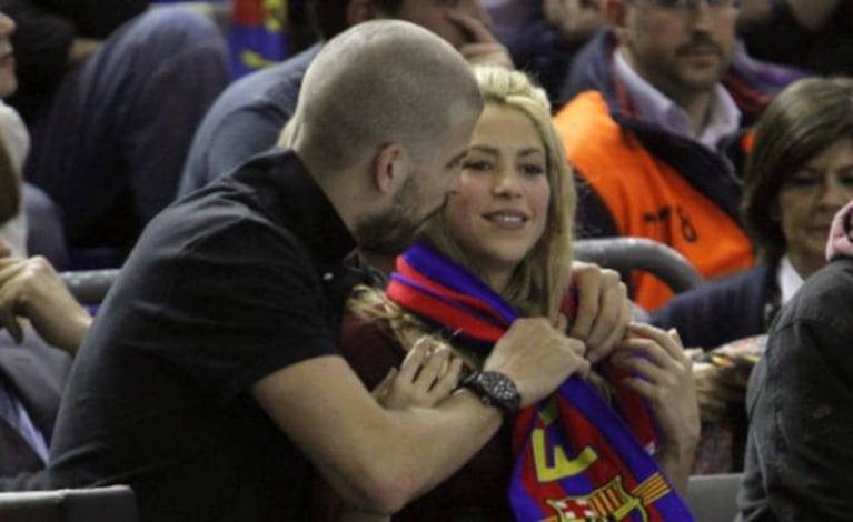 Shakira y Gerard Piqué, mimosos en público. (Foto: Web)