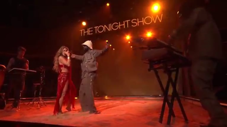 Shakira y Wyclef Jean, en el programa ‘The Tonight Show’ (Foto: captura de X).