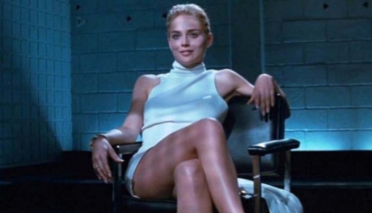  Sharon Stone se animó a un jugado topless a los 61 y recreó la icónica escena de Bajos Instintos 