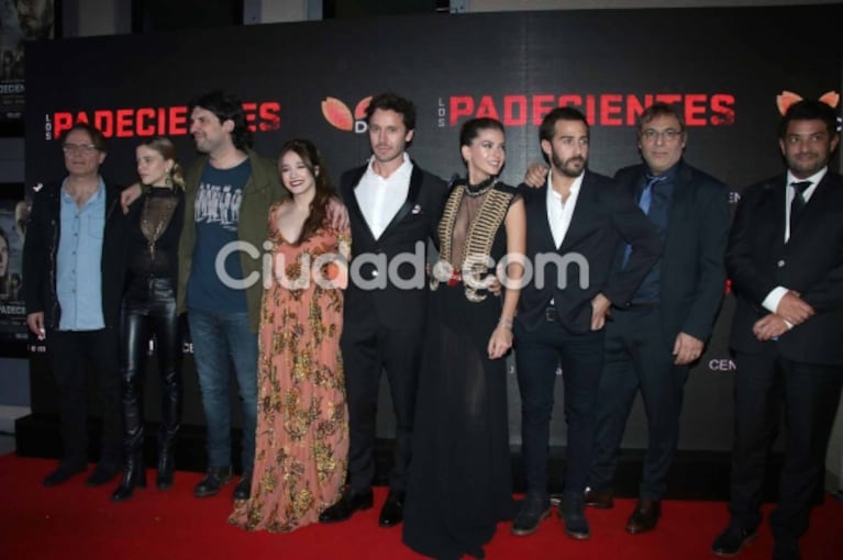 Show de famosos en el estreno de Los Padecientes: súper looks y parejitas en el cine