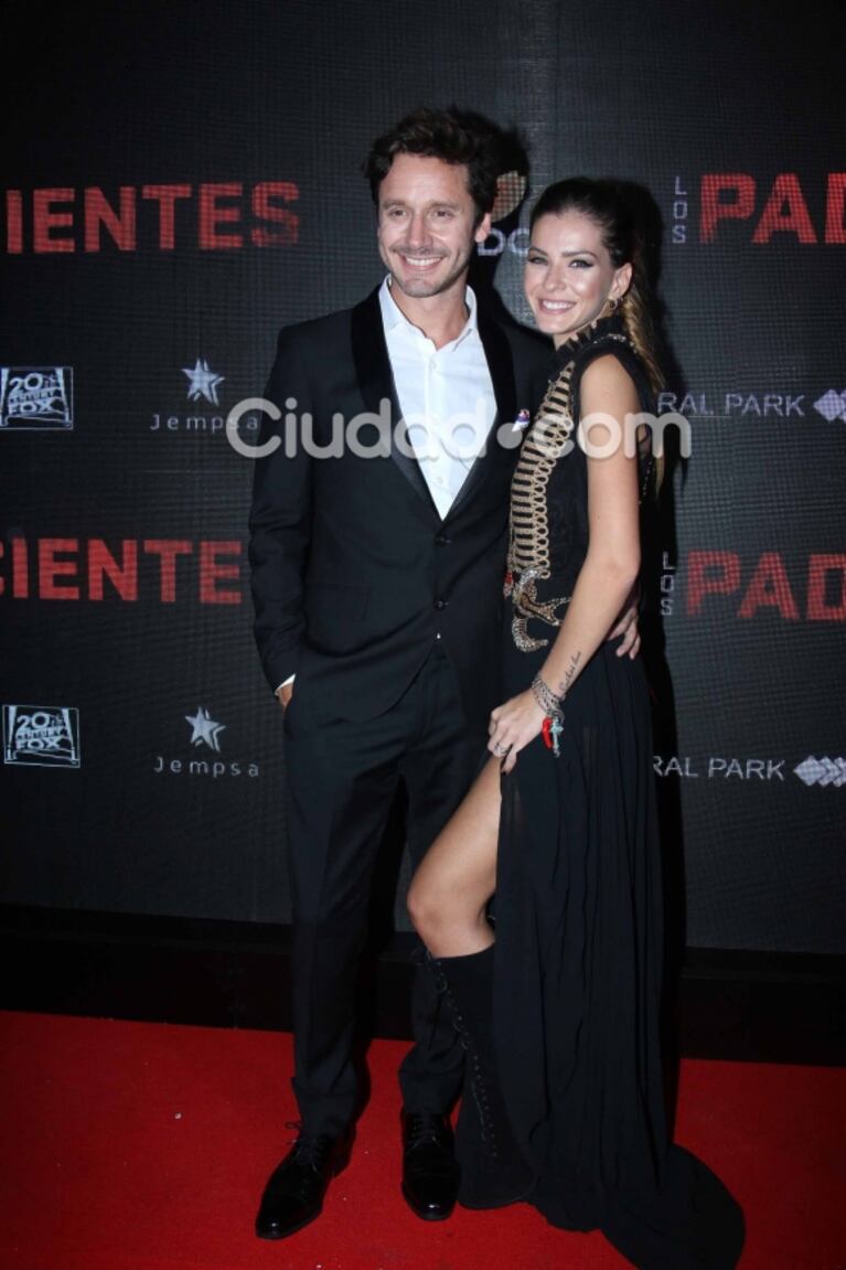 Show de famosos en el estreno de Los Padecientes: súper looks y parejitas en el cine