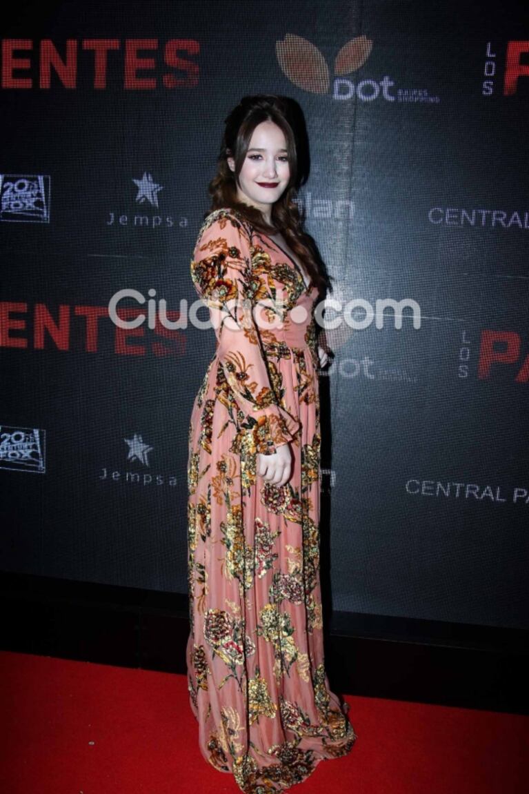 Show de famosos en el estreno de Los Padecientes: súper looks y parejitas en el cine