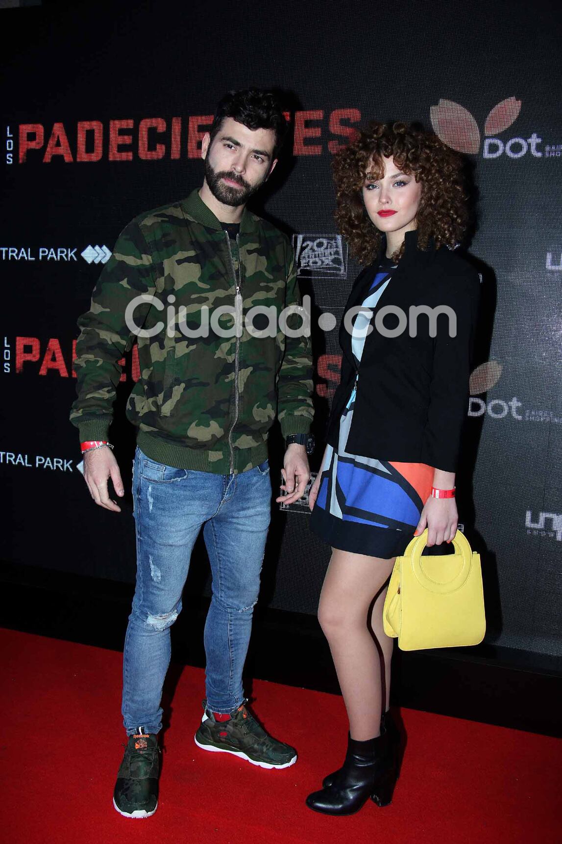 Show de famosos en la presentación de Los Padecientes. Foto: Movilpress.