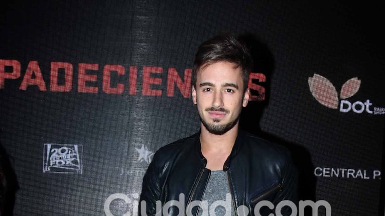 Show de famosos en la presentación de Los Padecientes. Foto: Movilpress.