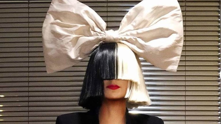 ¿Sia huye de la fama?: descubrí cómo lo maneja con su alter ego