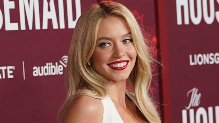 Siempre deslumbrante, Sydney Sweeney calienta la pantalla en esta producción en Prime Video.