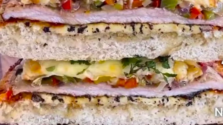 Siete verduras, dos quesos y un éxito: así se hace un matambre a la pizza inolvidable. Foto: Cucinare TV