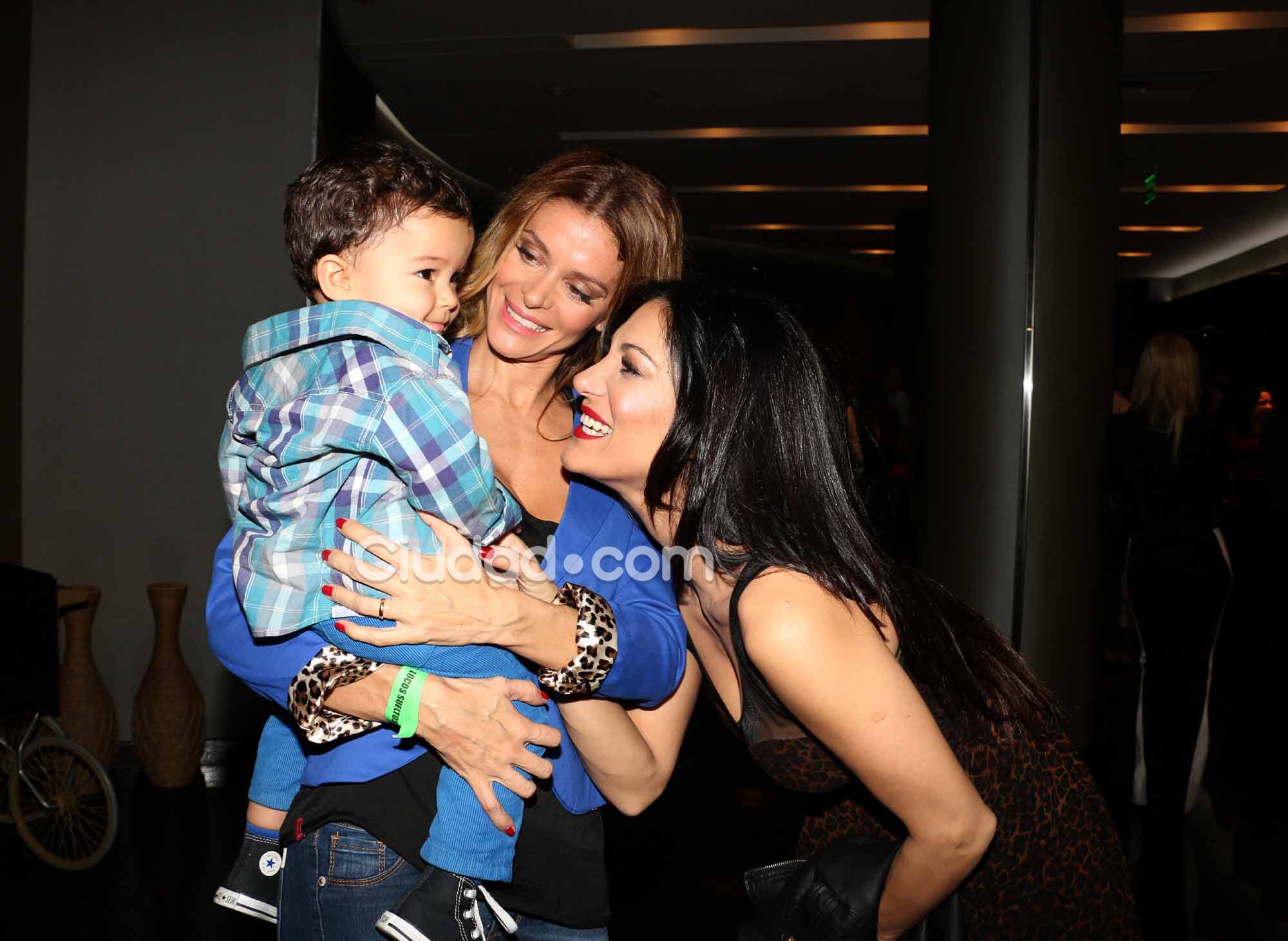  Silvina, Benicio y Vanina Escudero, en la avant premiere de Locos sueltos en el zoo (Foto: Movilpress)