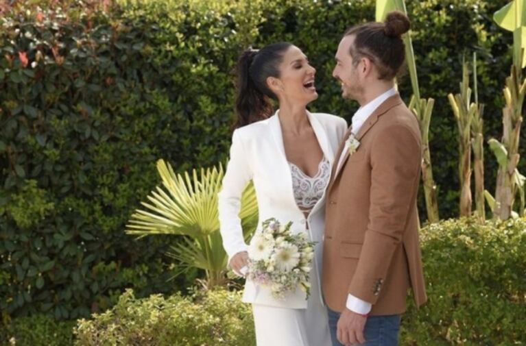 Silvina Escudero compartió las fotos de su casamiento junto a Federico luego de que él no posara para la prensa 