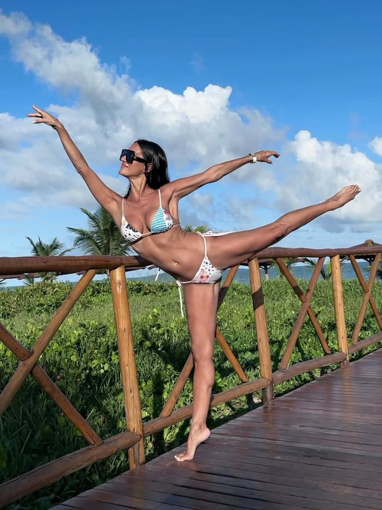 Silvina Escudero incendió las playas de Brasil: bikinis "total trend" y relax junto a su marido (Foto de Instagram @escuderosilvina)