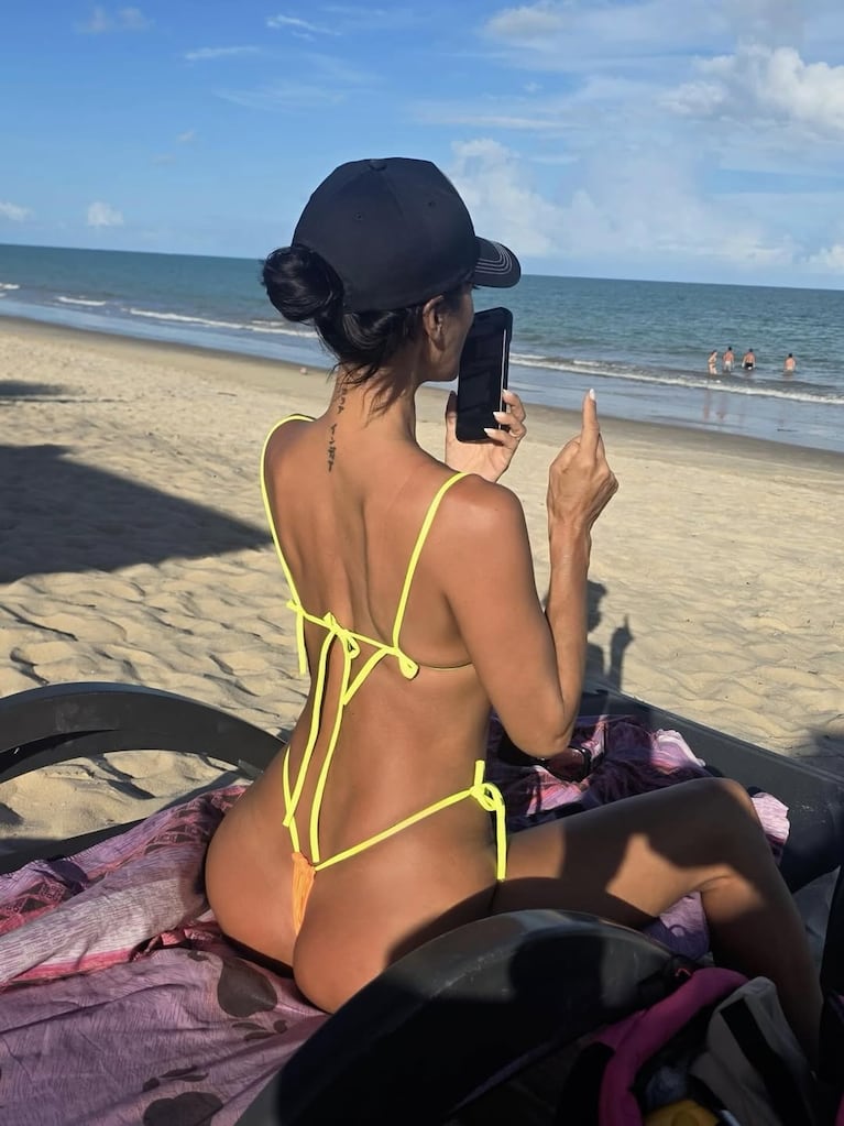 Silvina Escudero incendió las playas de Brasil: bikinis "total trend" y relax junto a su marido (Foto de Instagram @escuderosilvina)