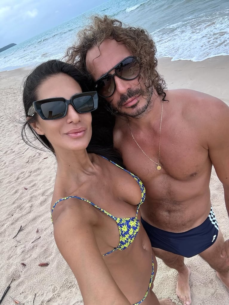 Silvina Escudero incendió las playas de Brasil: bikinis "total trend" y relax junto a su marido (Foto de Instagram @escuderosilvina)
