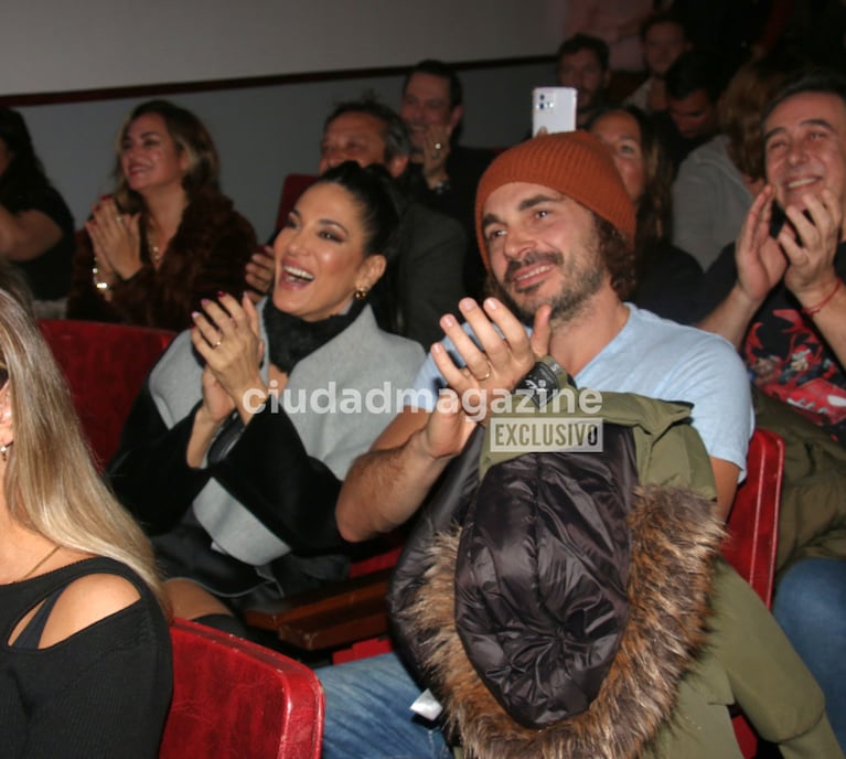 Silvina Escudero y Federico en el teatro (Foto: Movilpress).