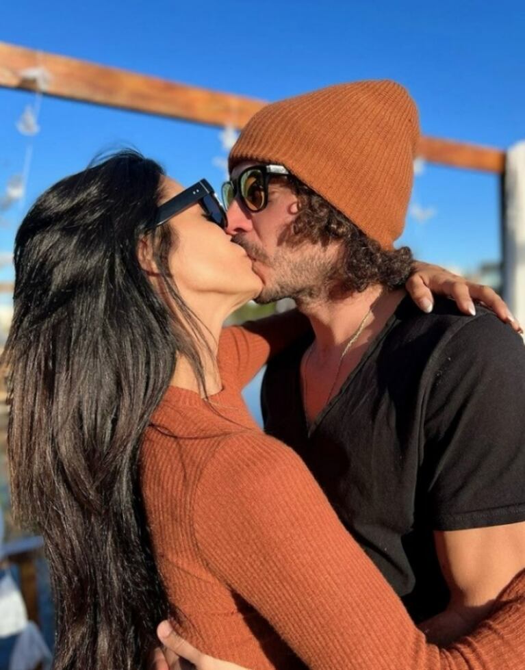 Silvina Escudero y su novio se comprometieron: el álbum de fotos de la íntima fiesta 