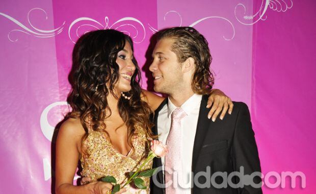 Silvina y Tacho, enamoradísimos en el cumple de la morocha. (Foto: Jennifer Rubio)