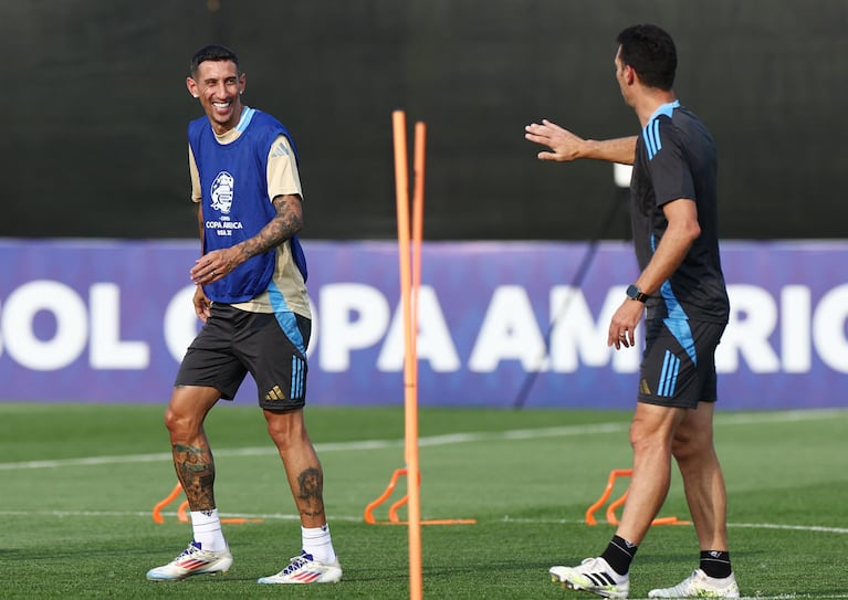 Soccer Football - Copa America 2024 - Argentina training - RBNY Training Facility, East Hanover, New Jersey, United States - July 8, 2024 Argentina's Angel Di Maria during training with Argentina coach Lionel Scaloni REUTERS/Agustin Marcarian