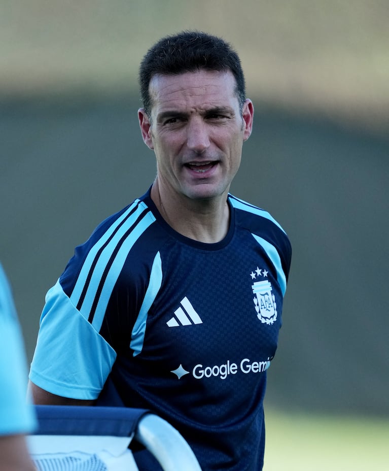 Soccer Football - FIFA World Cup 2026 - Argentina Training - Sporting KC Training Centre, Kansas City, Kansas, U.S. - July 12, 2026 Argentina coach Lionel Scaloni during training IMAGN IMAGES via Reuters/Jay Biggerstaff