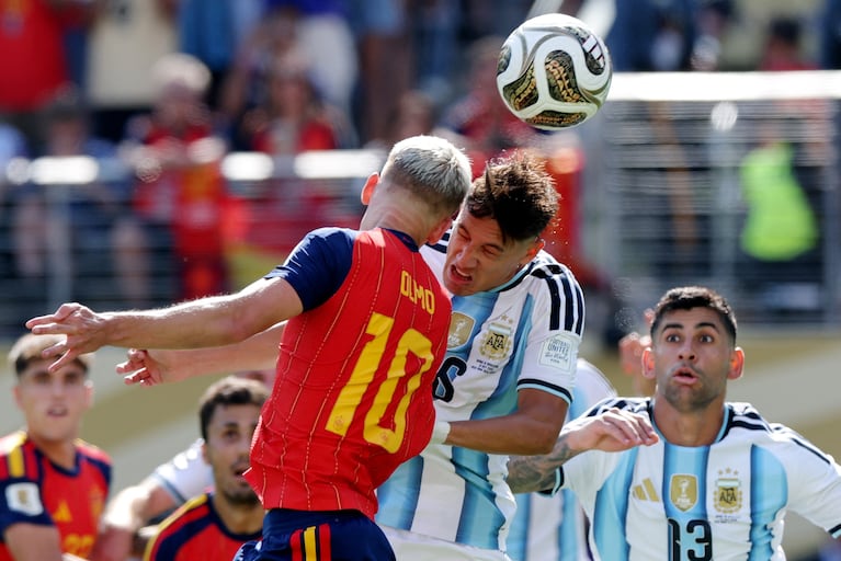 Soccer Football - FIFA World Cup 2026 - Final - Spain v Argentina - New York/New Jersey Stadium, East Rutherford, New Jersey, U.S. - July 19, 2026 Spain's Dani Olmo in action with Argentina's Nahuel Molina REUTERS/Amanda Perobelli