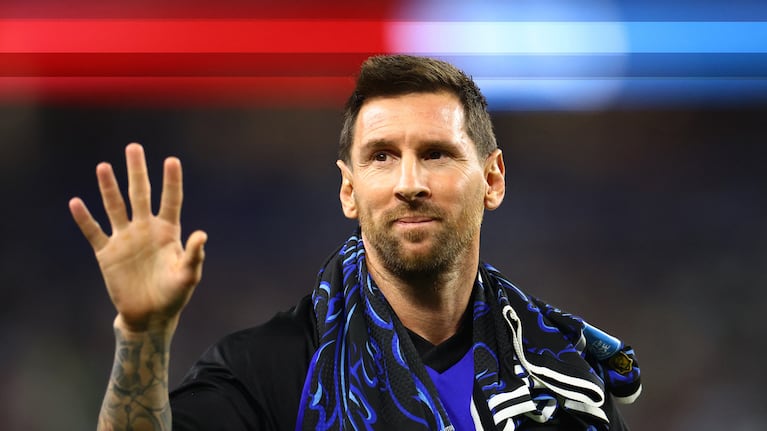 Soccer Football - FIFA World Cup 2026 - Group J - Jordan v Argentina - Dallas Stadium, Arlington, Texas, U.S. - June 27, 2026 Argentina's Lionel Messi waves as he walks off the pitch at half time REUTERS/Hannah Mckay