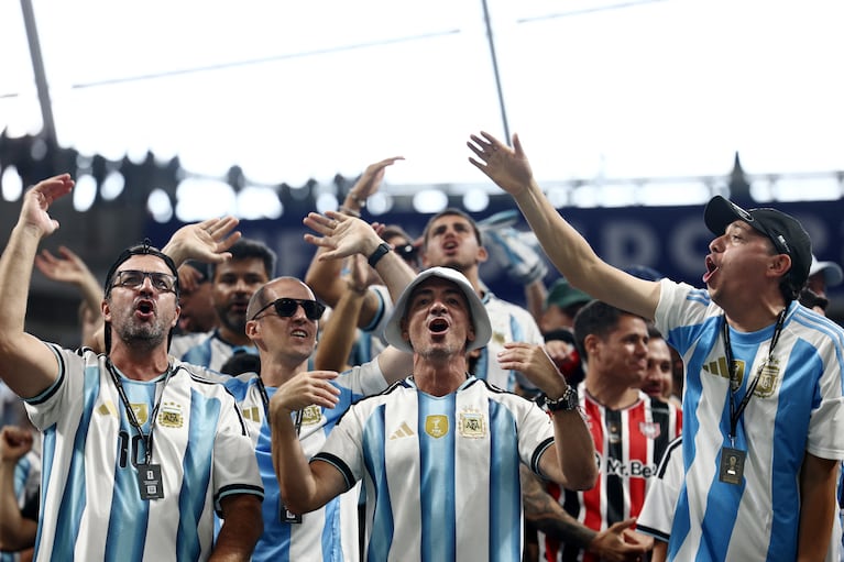 Soccer Football - FIFA World Cup 2026 - Round of 16 - Argentina v Egypt - Atlanta Stadium, Atlanta, Georgia, U.S. - July 7, 2026 Argentina fan inside the stadium before the match REUTERS/Amanda Perobelli