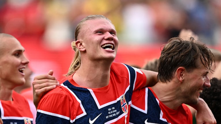 Soccer Football - FIFA World Cup 2026 - Round of 16 - Brazil v Norway - New York New Jersey Stadium, East Rutherford, New Jersey, U.S. - July 5, 2026 Norway's Erling Haaland celebrates after the match as Norway qualify for the quarter finals of the World Cup REUTERS/Dylan Martinez TPX IMAGES OF THE DAY