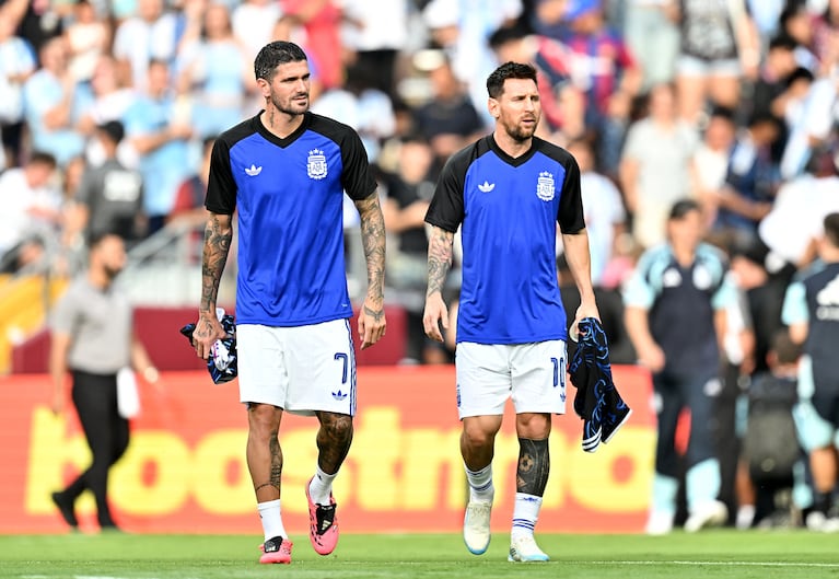 Soccer Football - International Friendly - Argentina v Honduras - Kyle Field, College Station, Texas, U.S. - June 6, 2026 Argentina's Lionel Messi and Rodrigo De Paul during the warm up before the match IMAGN IMAGES via Reuters/Maria Lysaker