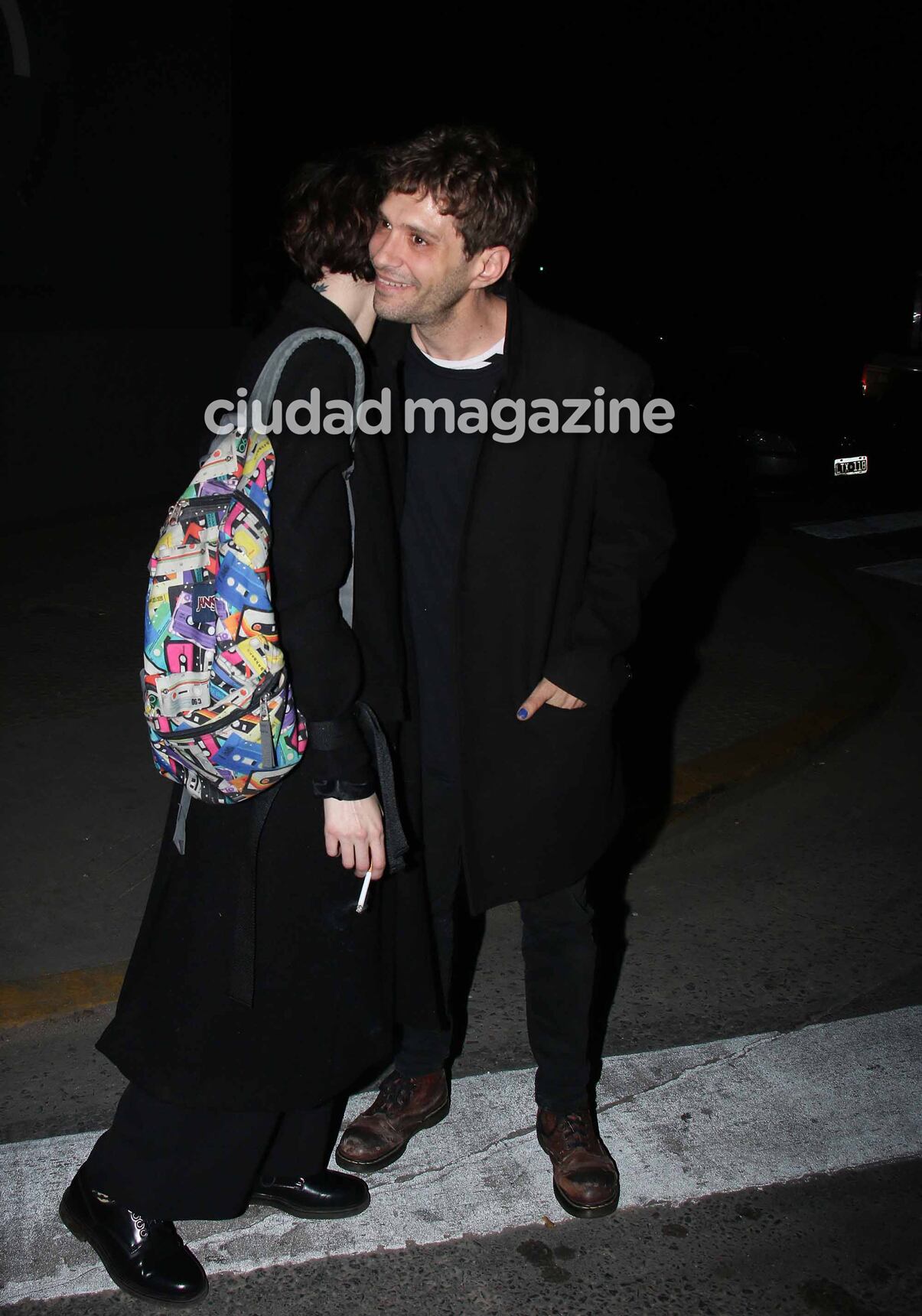 Sofía Gala, muy acaramelada con su novio, Zeki Fernández, en la obra de José María Muscari. (Foto: Movilpress)